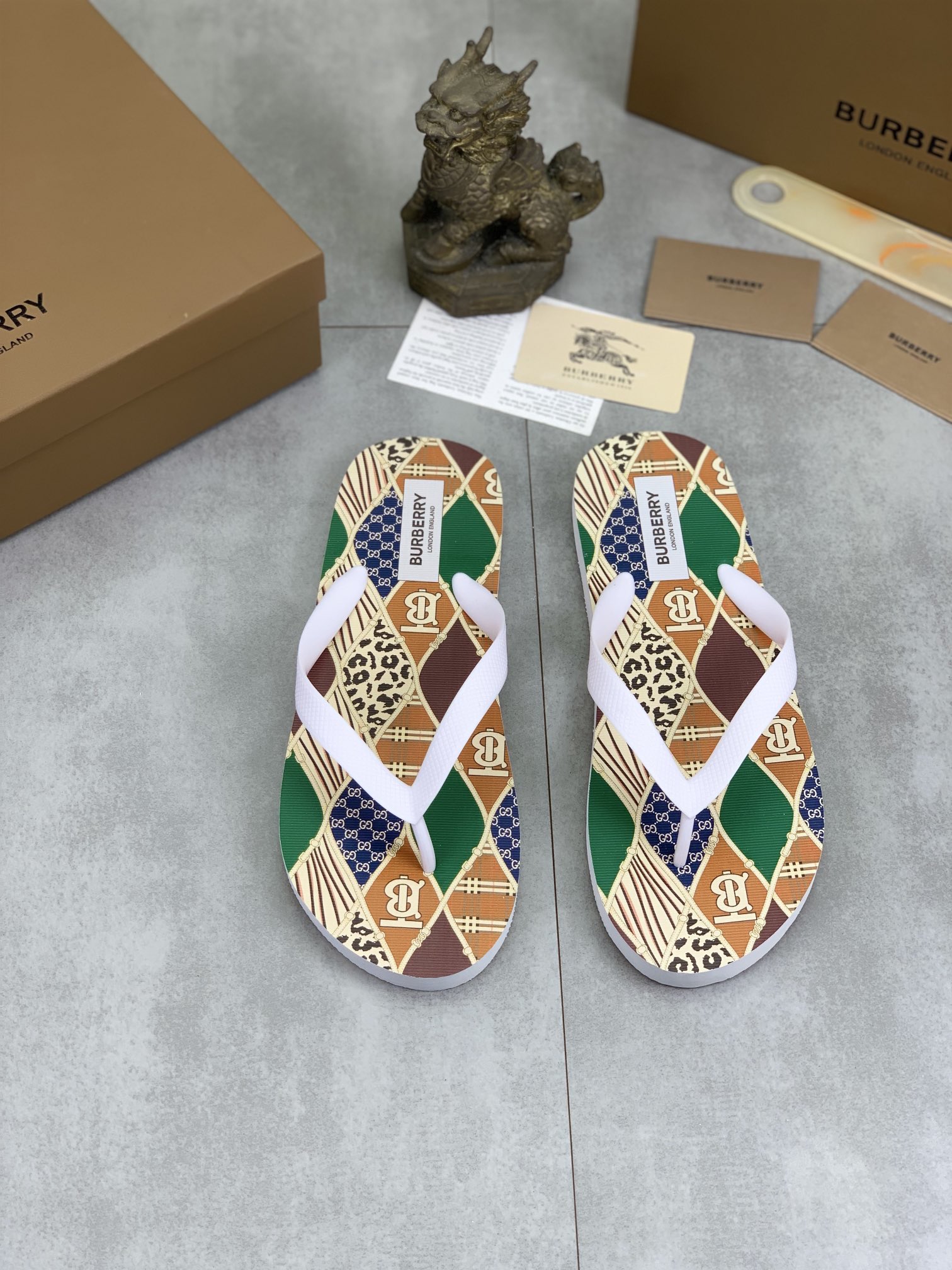 Burberry Shoes Casual flip-flops for couples