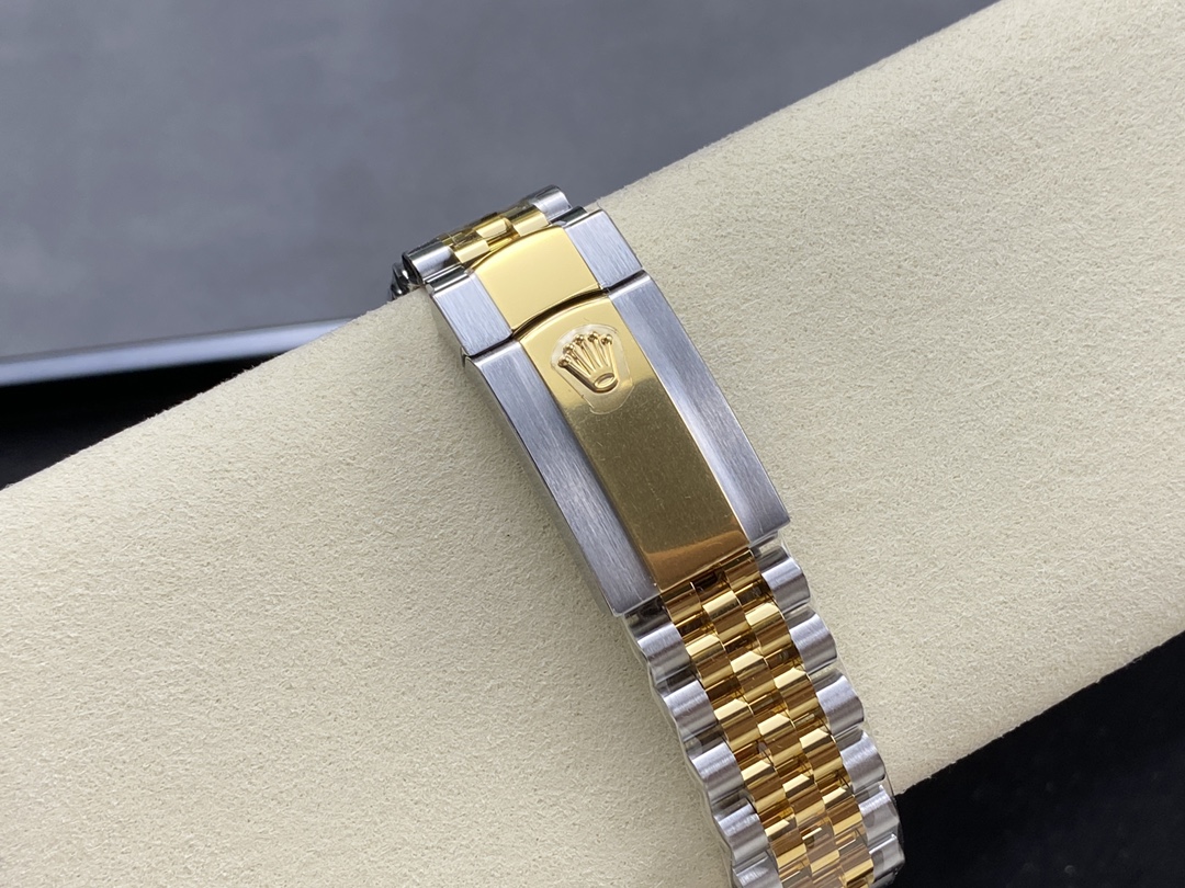 Rolex Datejust 41 126333 Golden Fluted Motif Champagne Dial