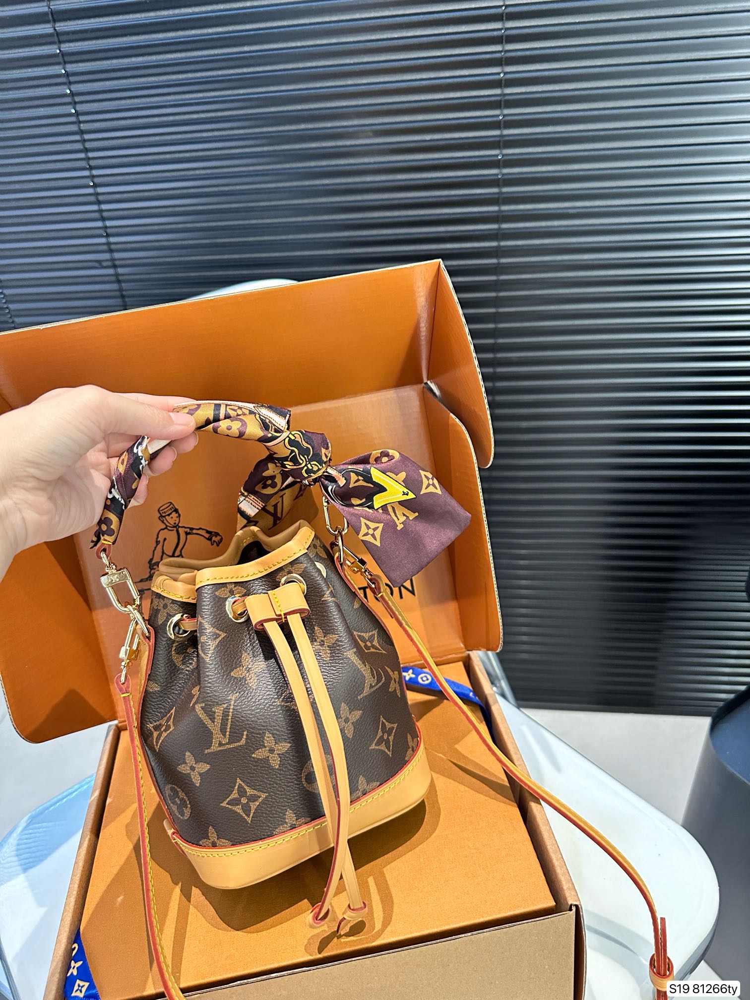LV Nano No茅 Bag 81266 LLS061 15.5cm