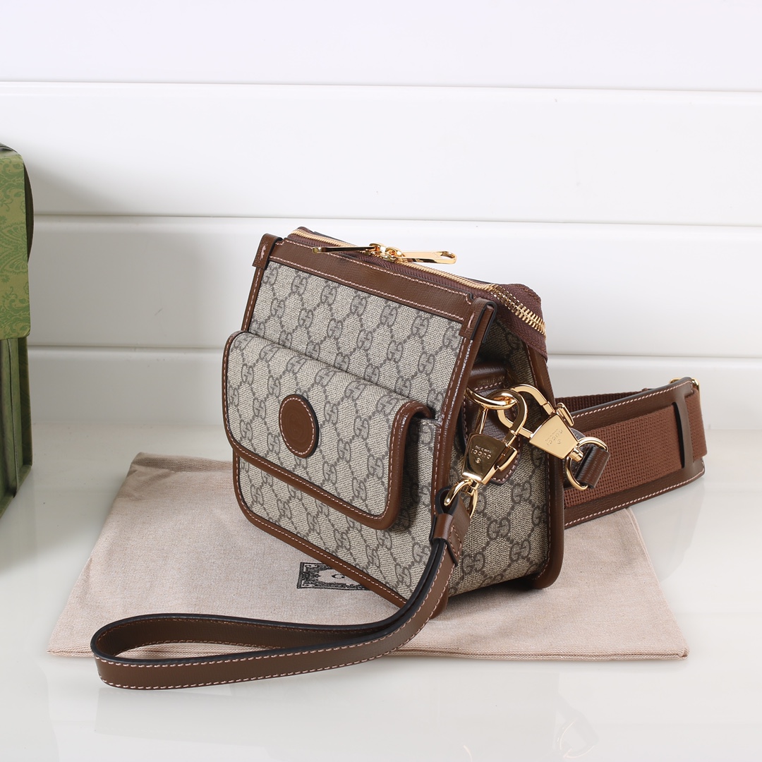 Messenger bag with Interlocking G 674164
