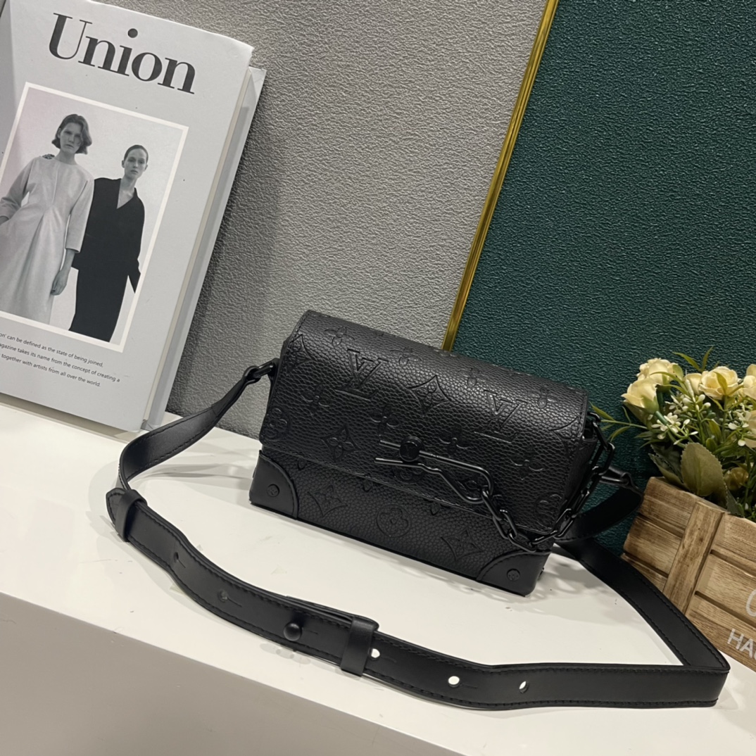 LV Steamer Messenger Bag M82534 LM031 18cm