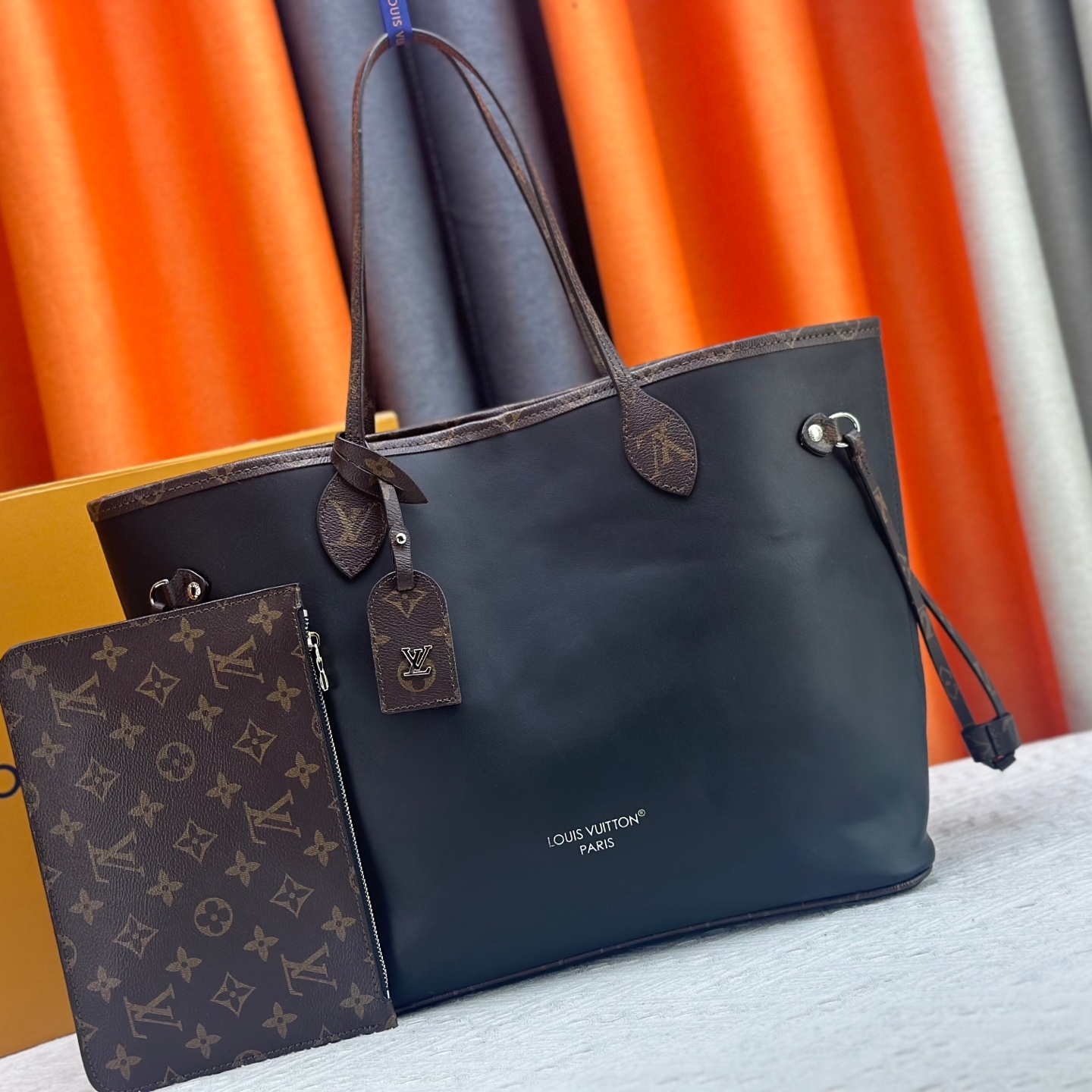 Louis Vuitton Neverfull Medium Handbag M14210 M45686 M46649 M58907 M46329 M21579 M45685 M46676 M40995