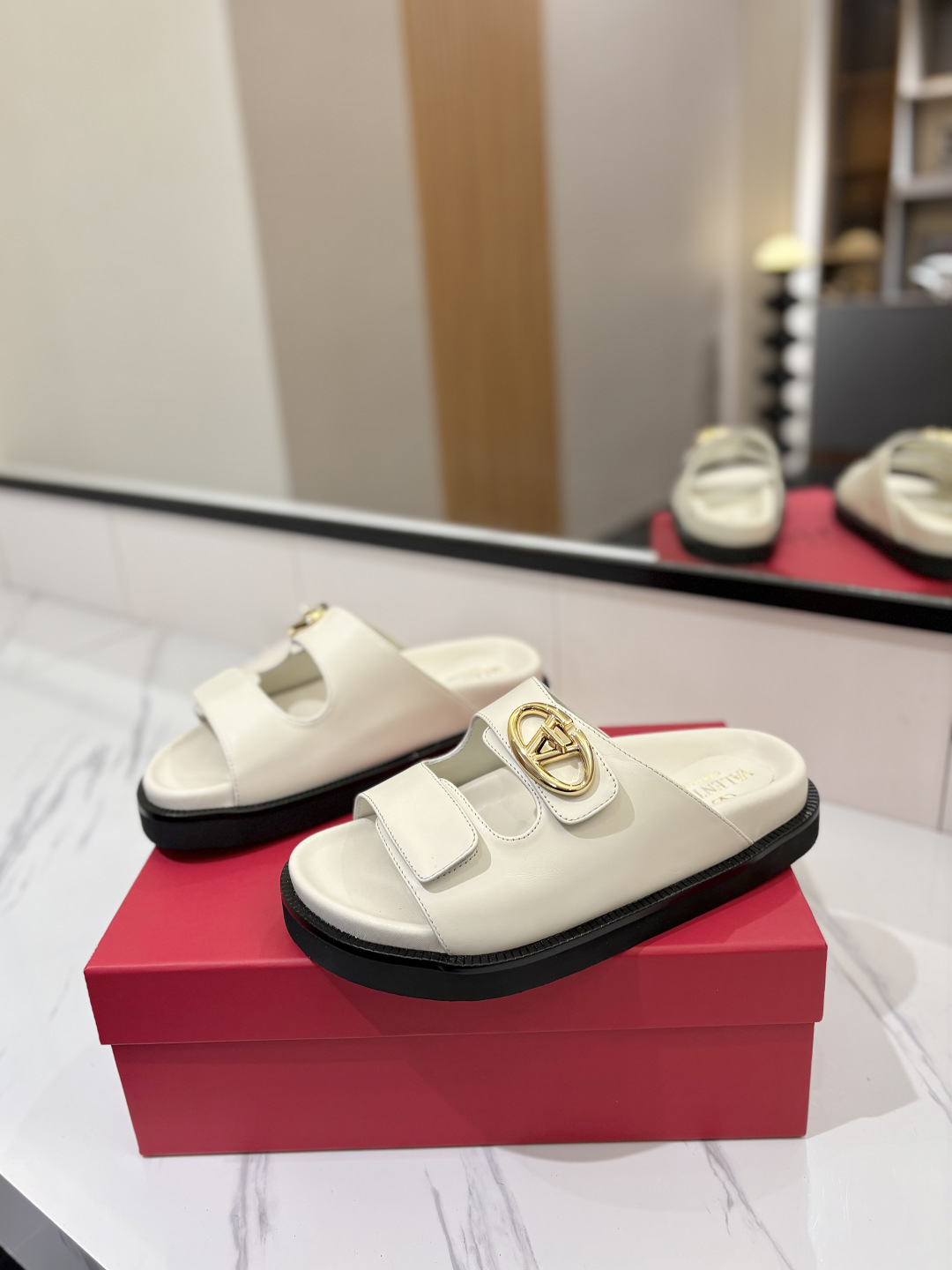 Valentino Shoes Ladies' Favorite Slipper 2025 New beach women's slippers