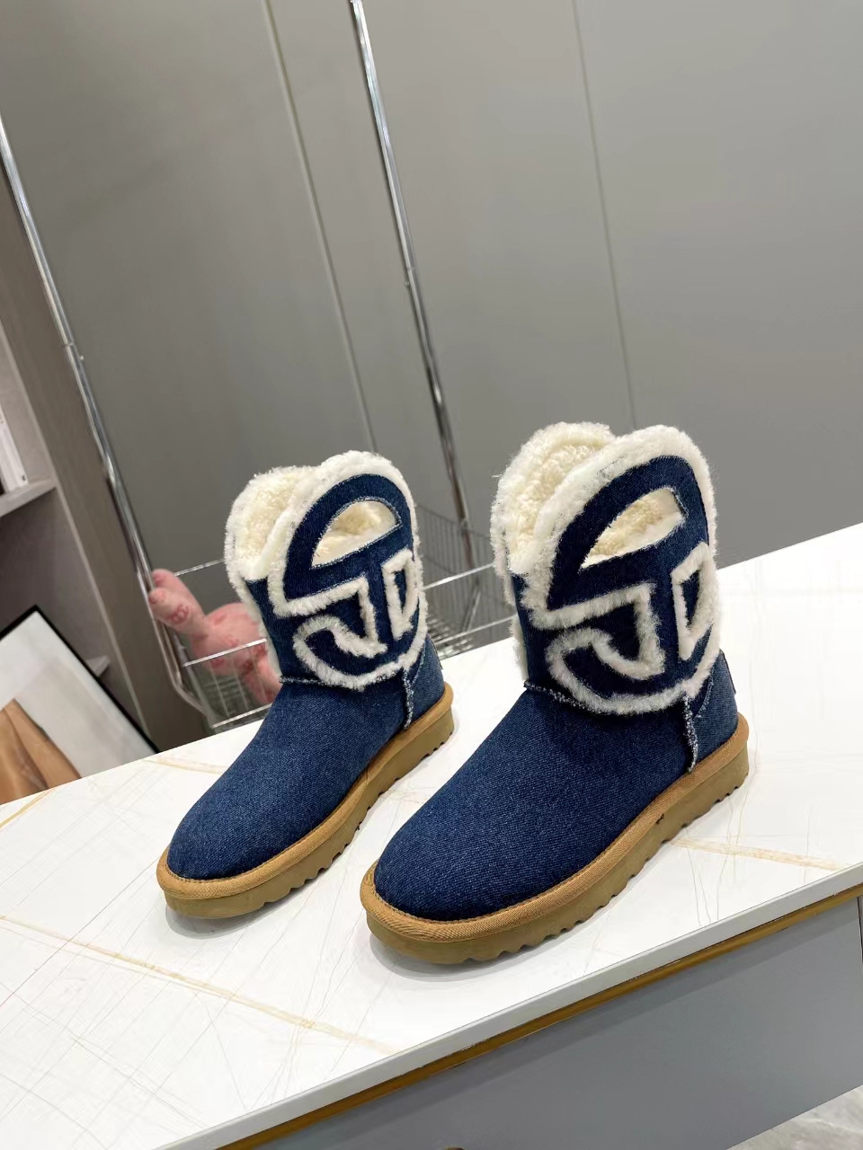 UGG shoes 037 BY082