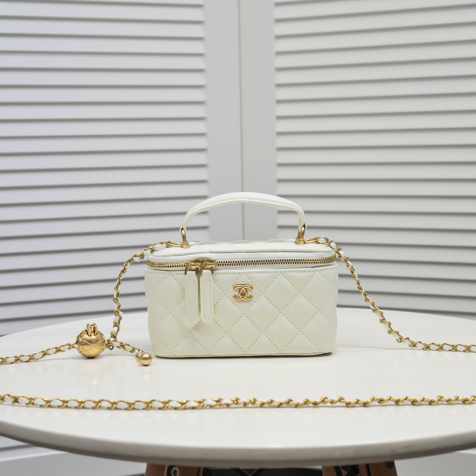 Chanel Golden·Ball Cosmetics Box Makeup Bag Shoulder Bag Handbag