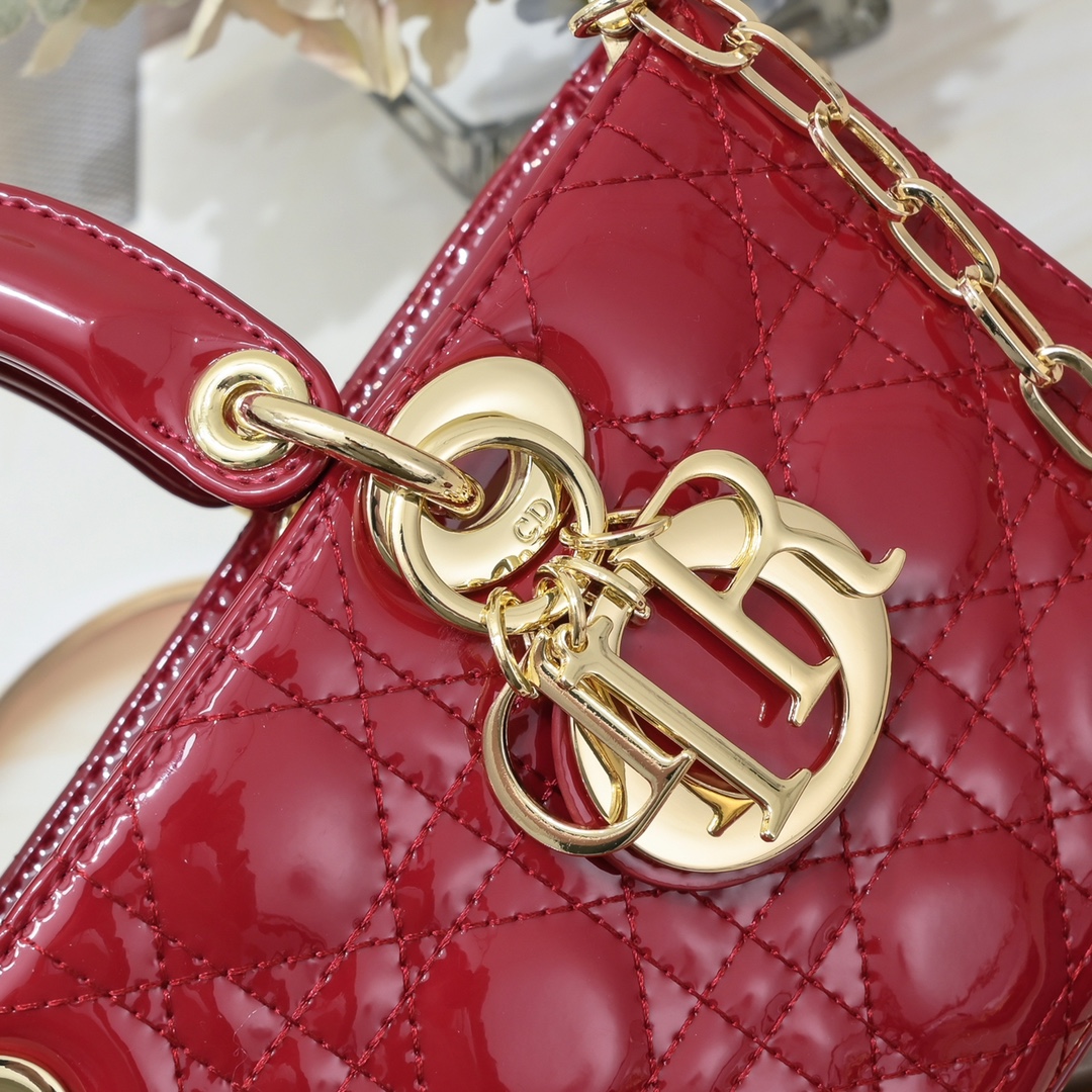Medium Lady D-Joy bag Red patent leather CD0540 XB002 26cm