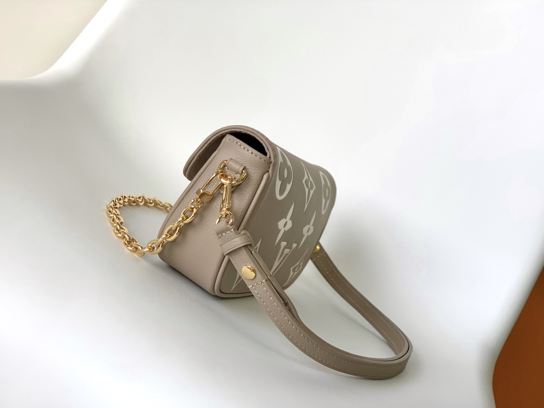 Louis Vuitton 10A Handbag Shoulder Bag Top Mirror Quality Version Wallet on Chain Ivy M82211