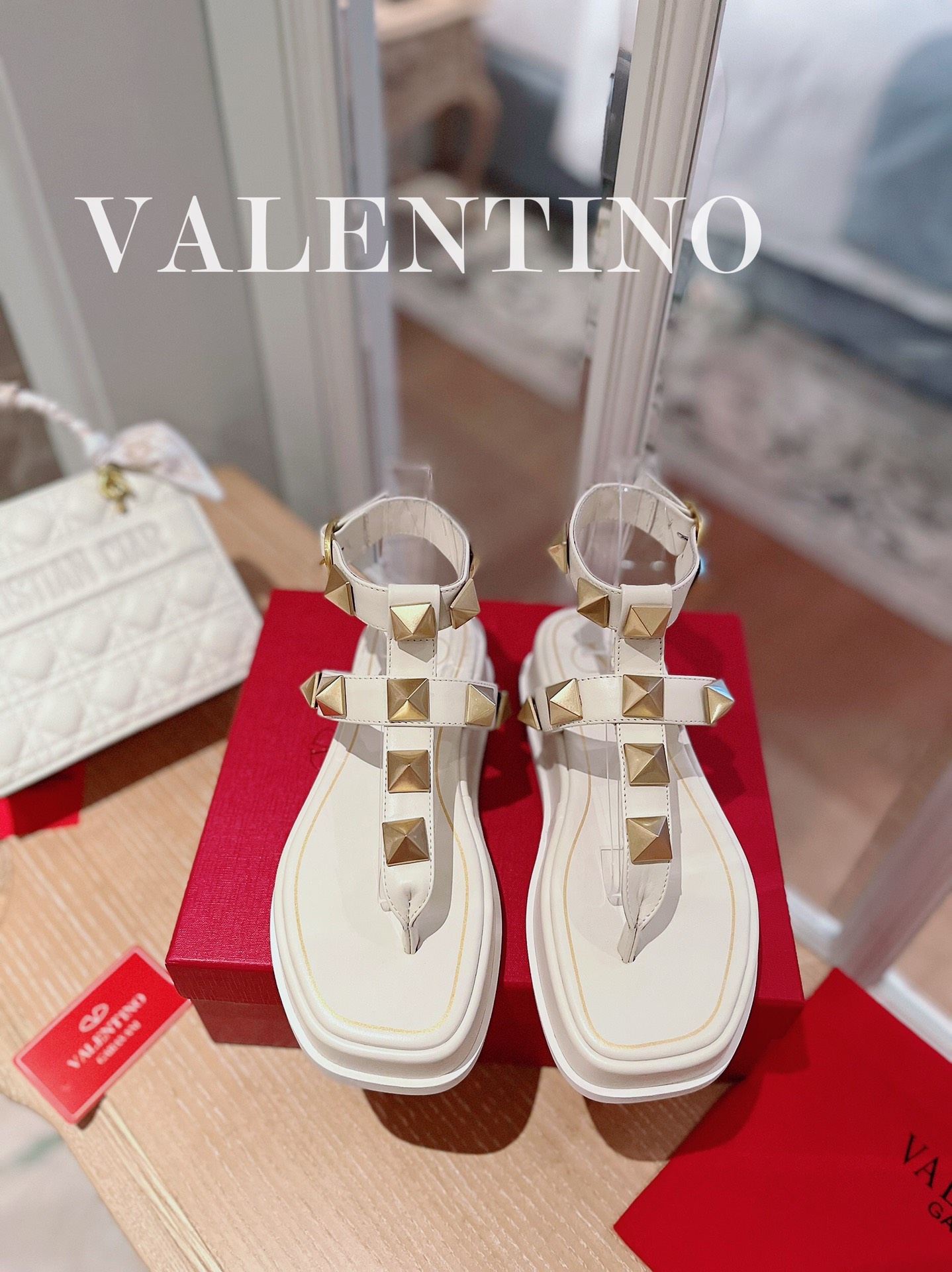 Valentino shoes (35-41) V008 02