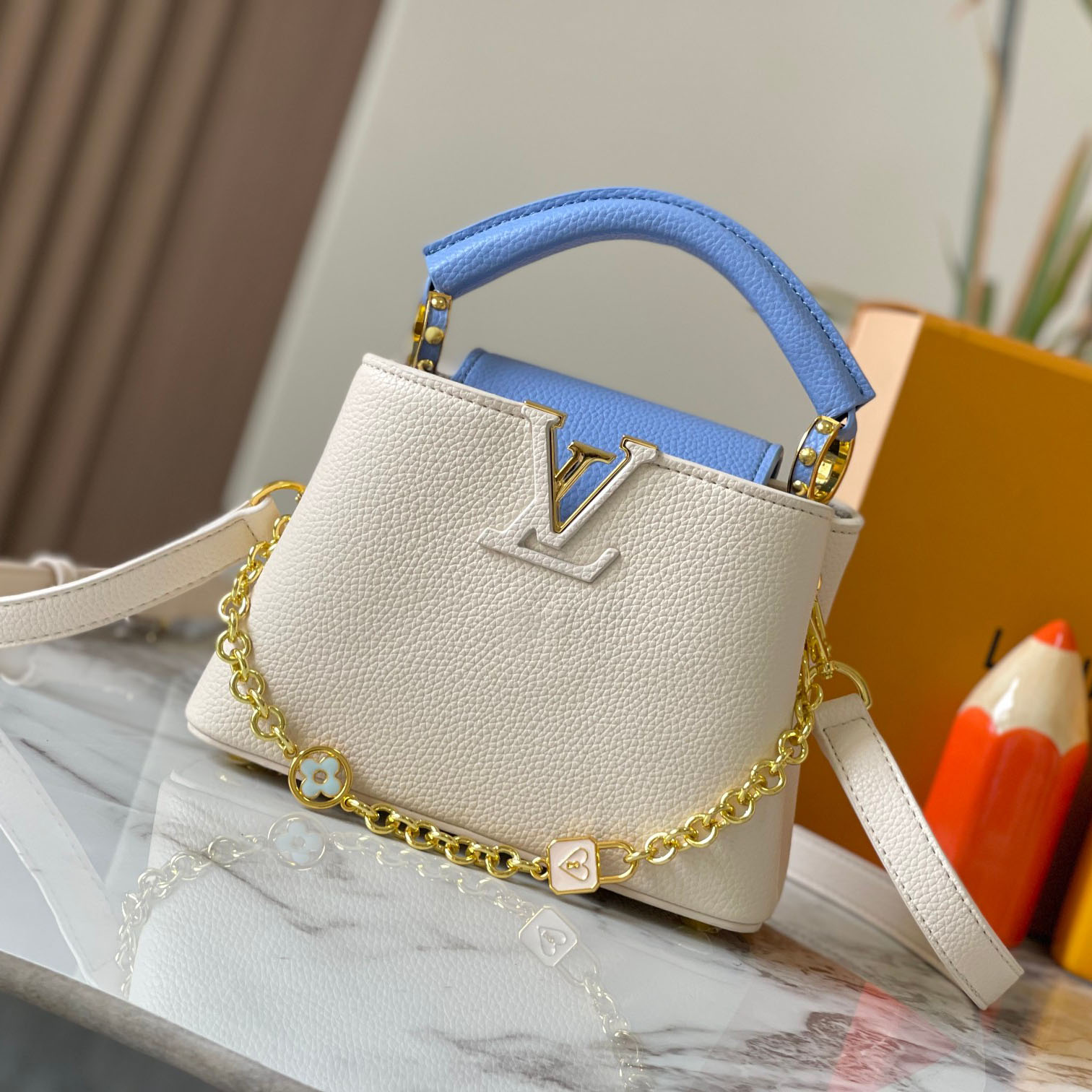 Louis Vuitton LV Capucines Love lock Chain Shoulder Bag M23950 (Replica)