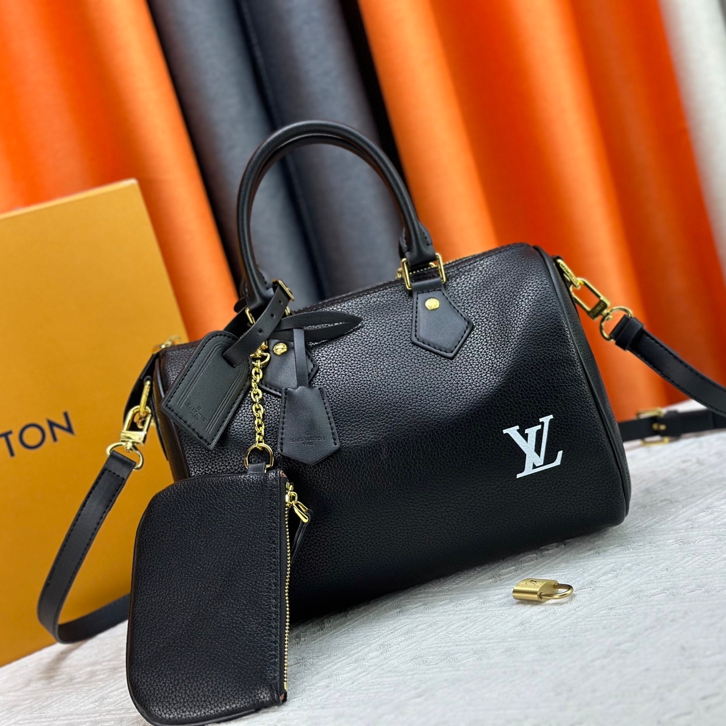 Louis Vuitton Speedy 25 Handbag M12672 M12673