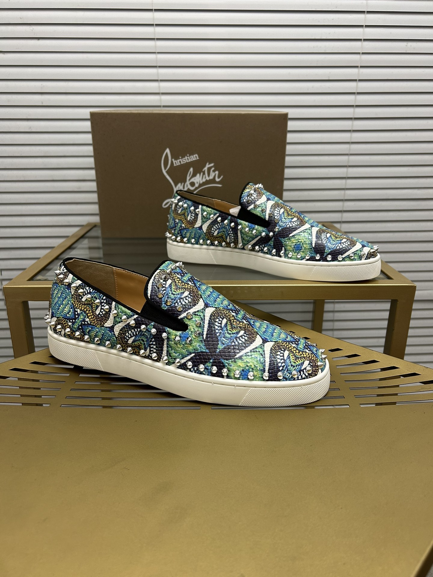 Christian Louboutin 026 Casual shoes HL003