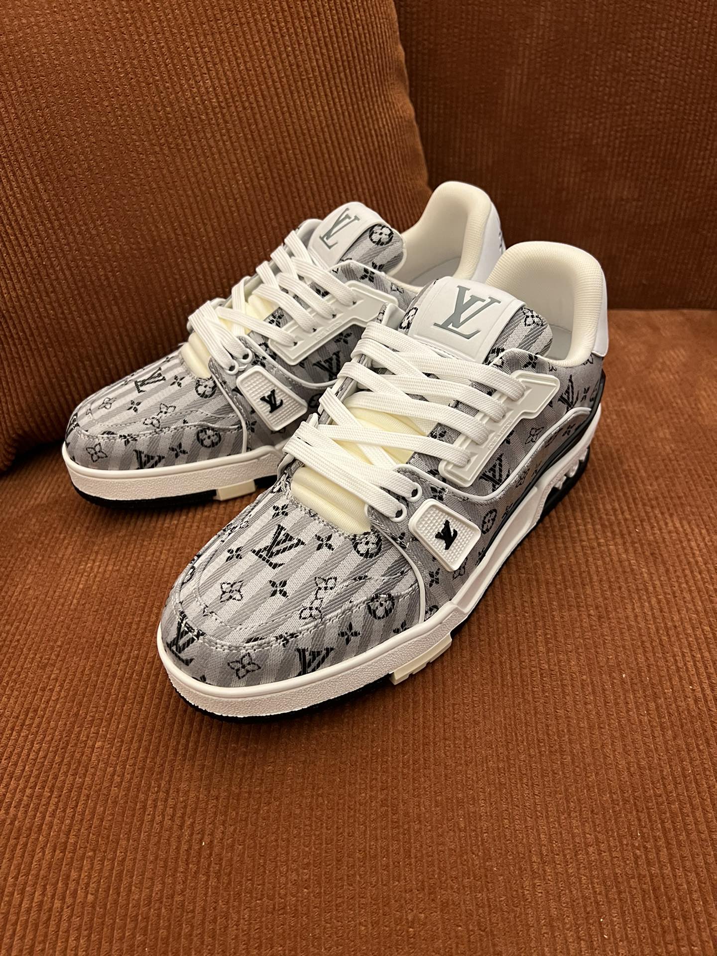 LV 025 Casual shoes XM024 03