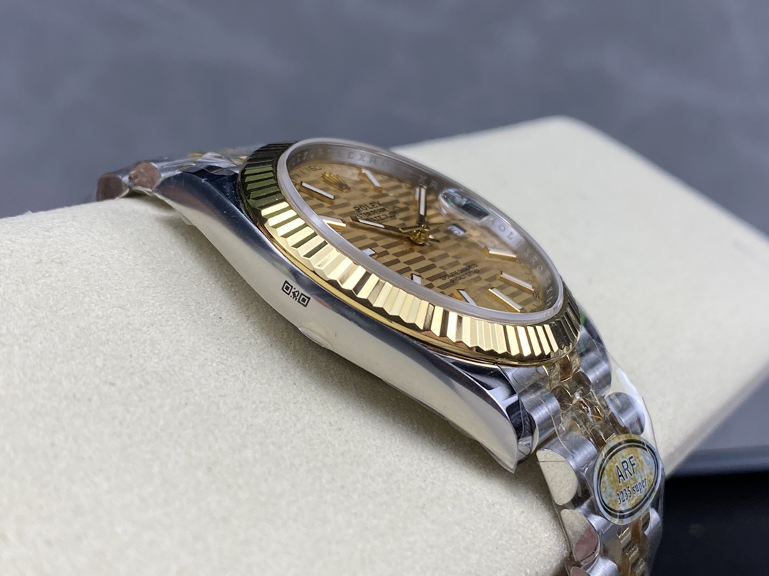 Rolex Datejust 41 126333 Golden Fluted Motif Champagne Dial