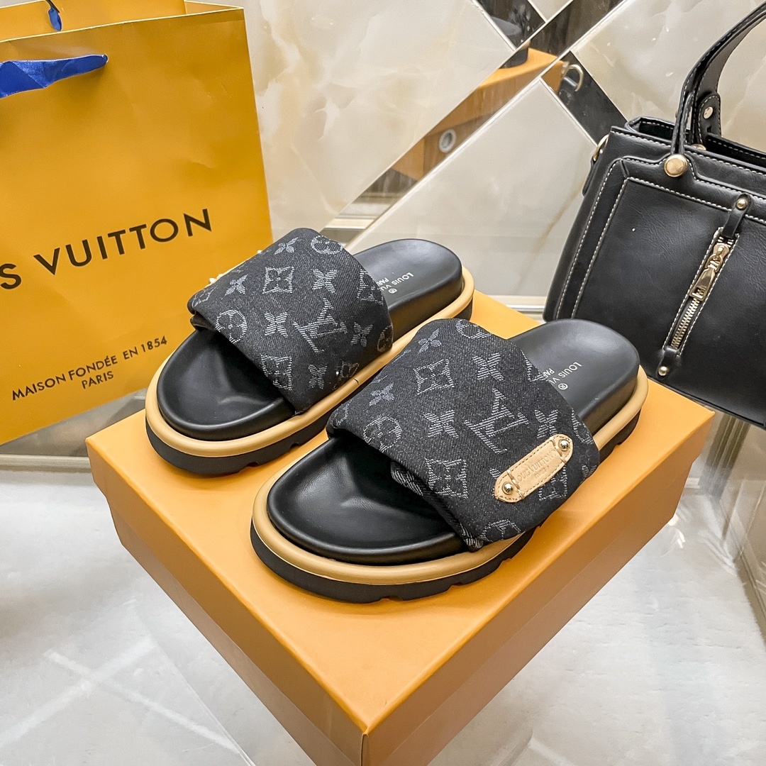 Louis Vuitton Shoes Bread slippers for couples