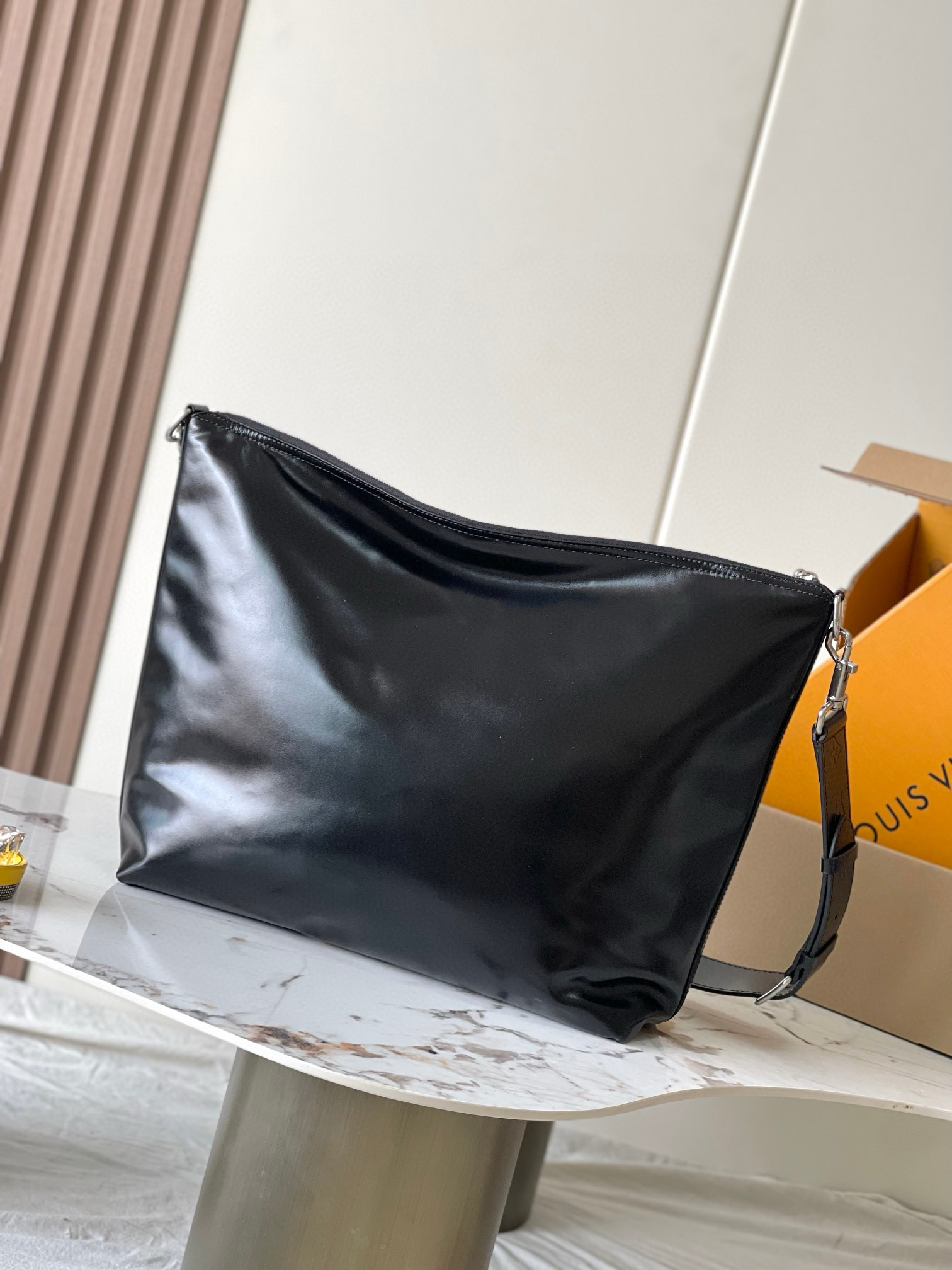 Louis Vuitton LV M茅tis Handbag