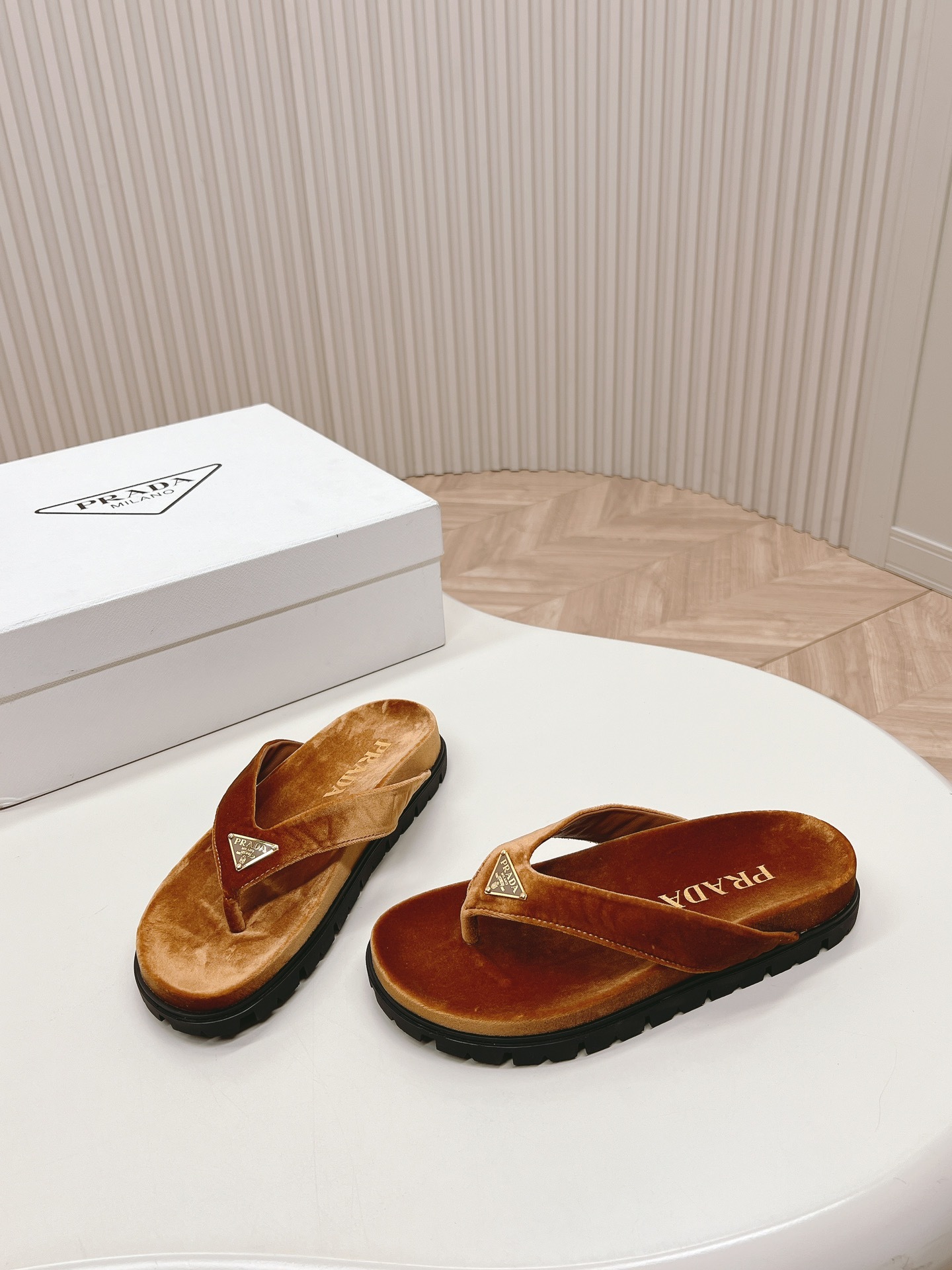 Prada Shoes Ladies' flip flops with clipped feet