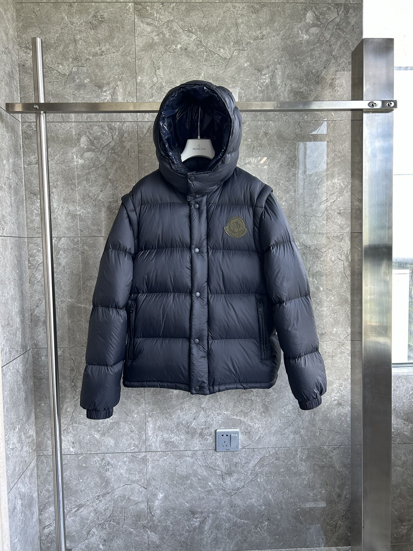 Moncler Down Jacket M2418 FYZ005