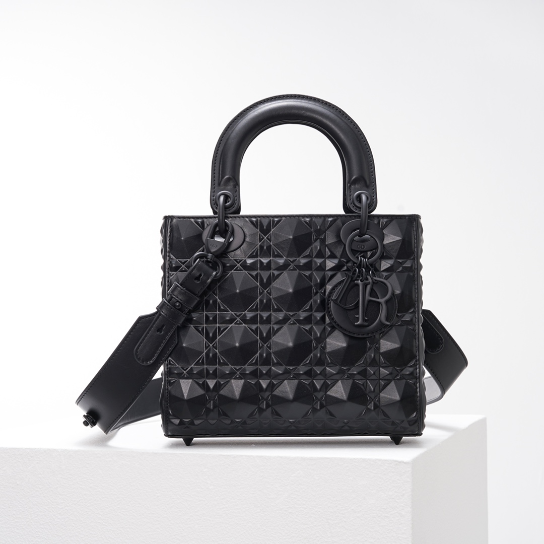 DIOR Lady Dior Diamond Vine Pattern Handbag (Replica)
