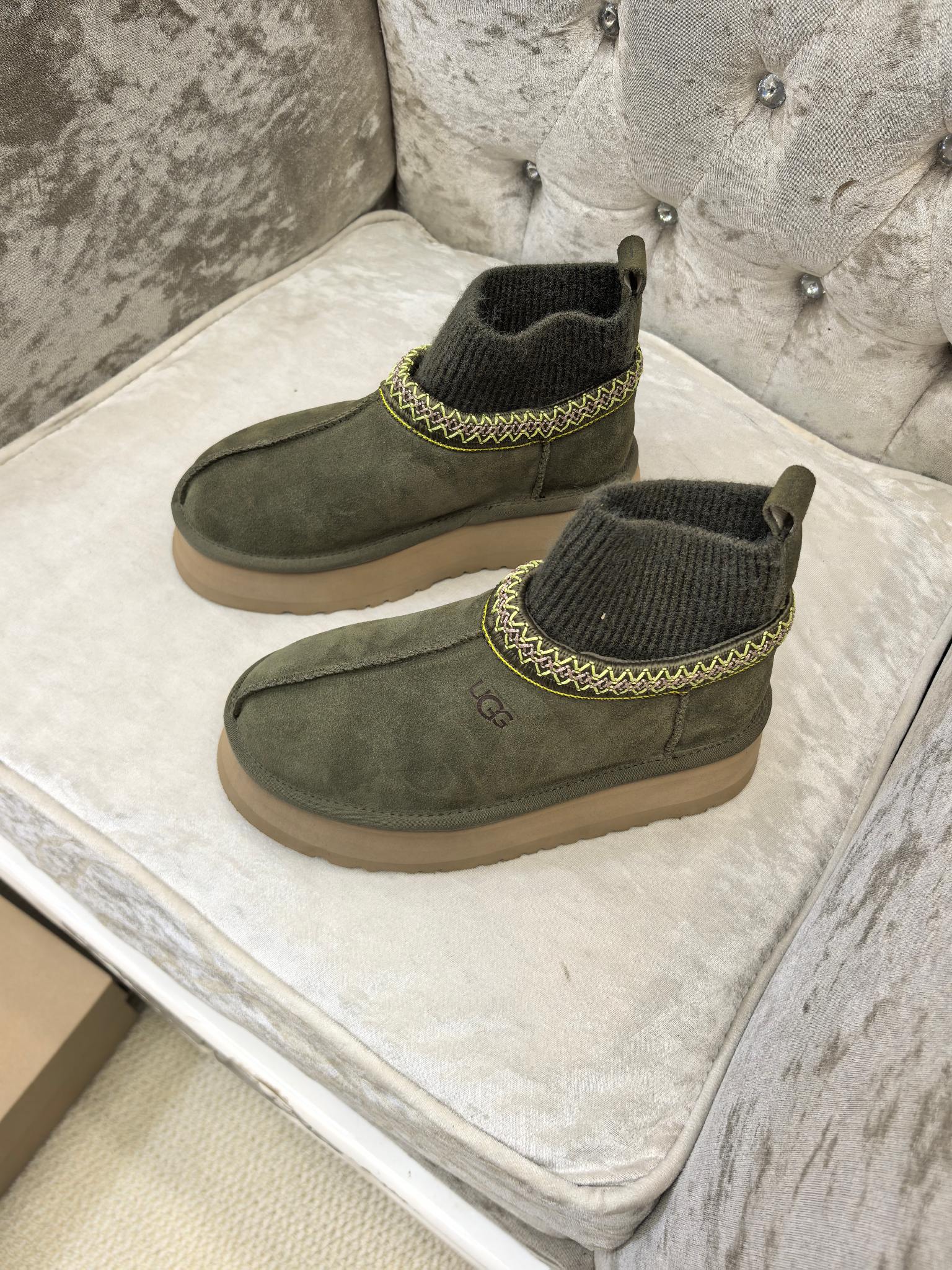 UGG shoes 044 BY081