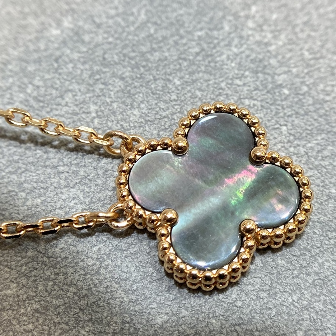 Van Cleef & Arpels Clover Necklace in Fine Gray, Vintage Alhambra pendant