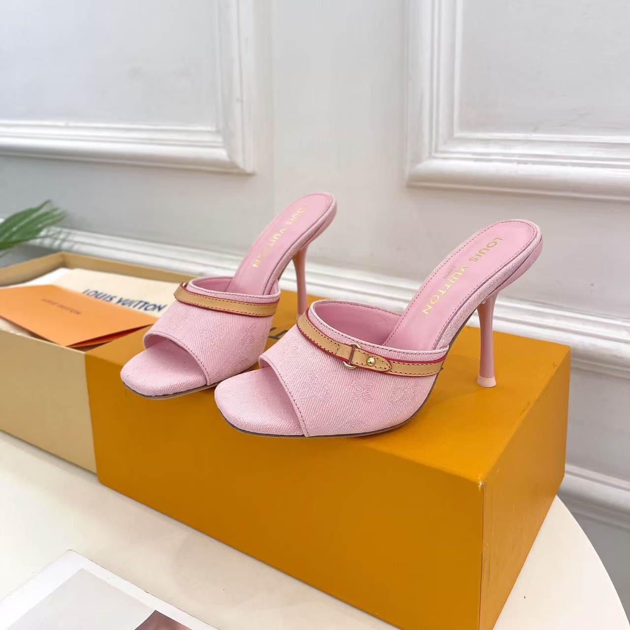 LV shoes 026 KA082