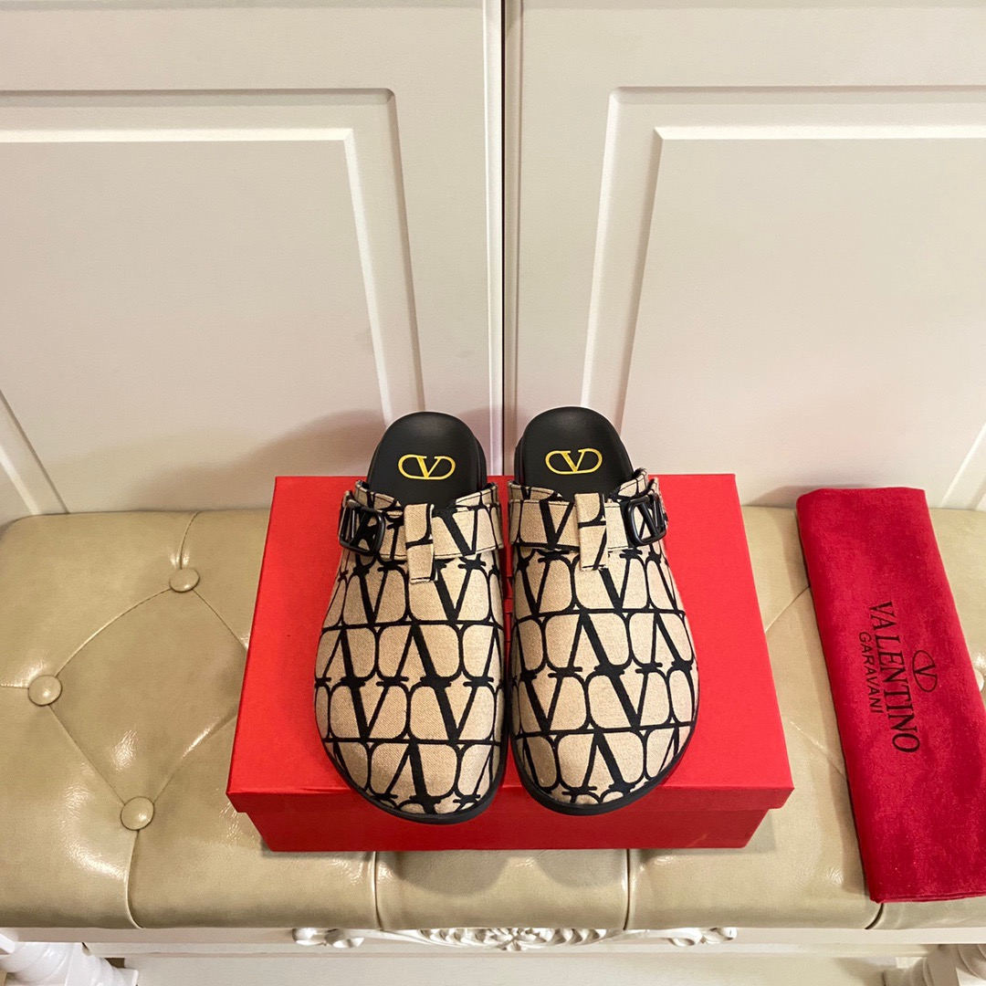 Valentino Leather Wear Stylish Flip-Flops Slide Sandal(Replica)
