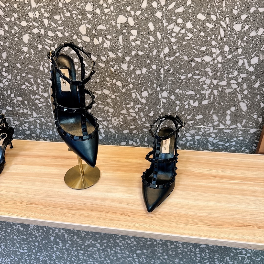 Valentino Shoes Riveted patent leather pointed series high heels