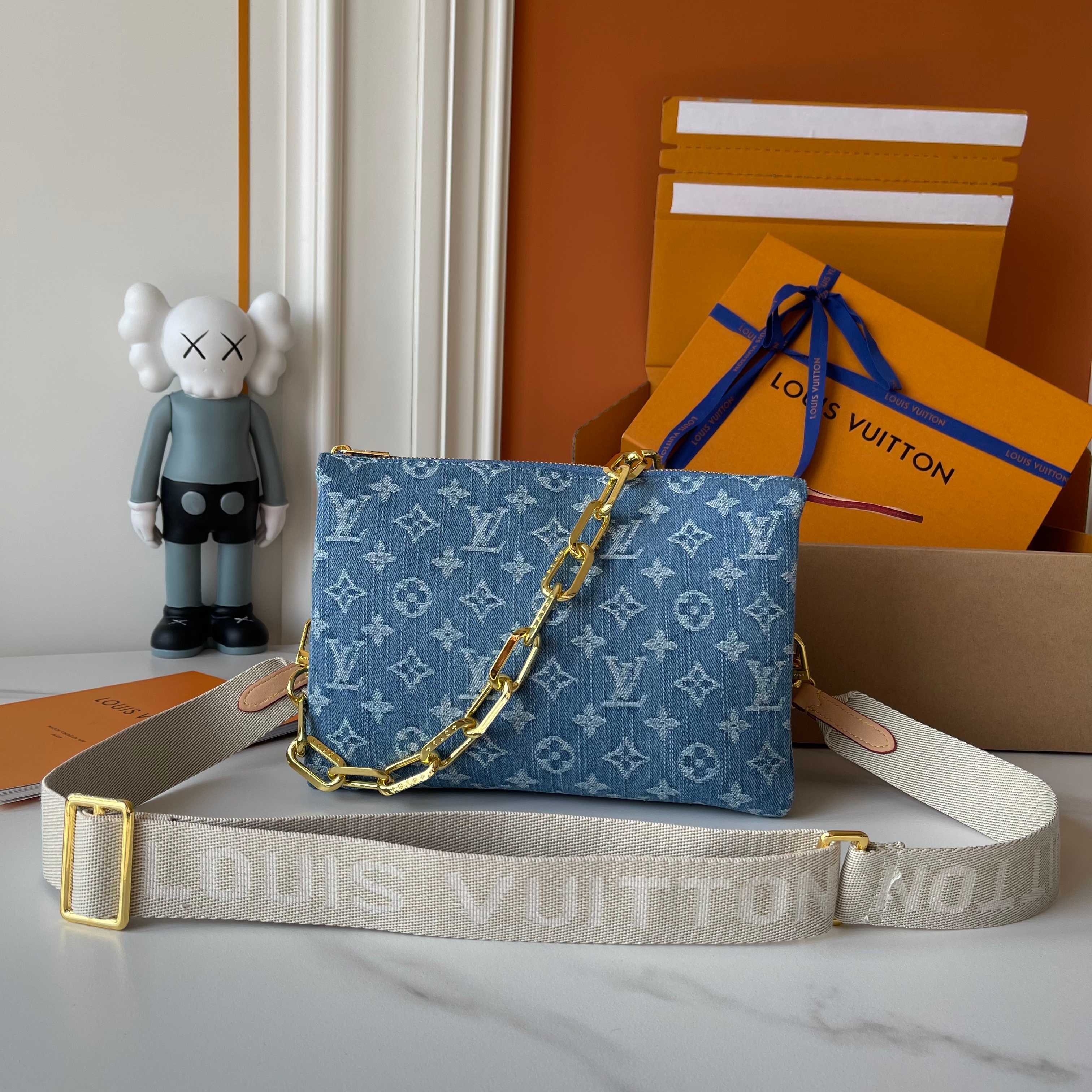 LV Coussin Bag M57790 LM051 26cm