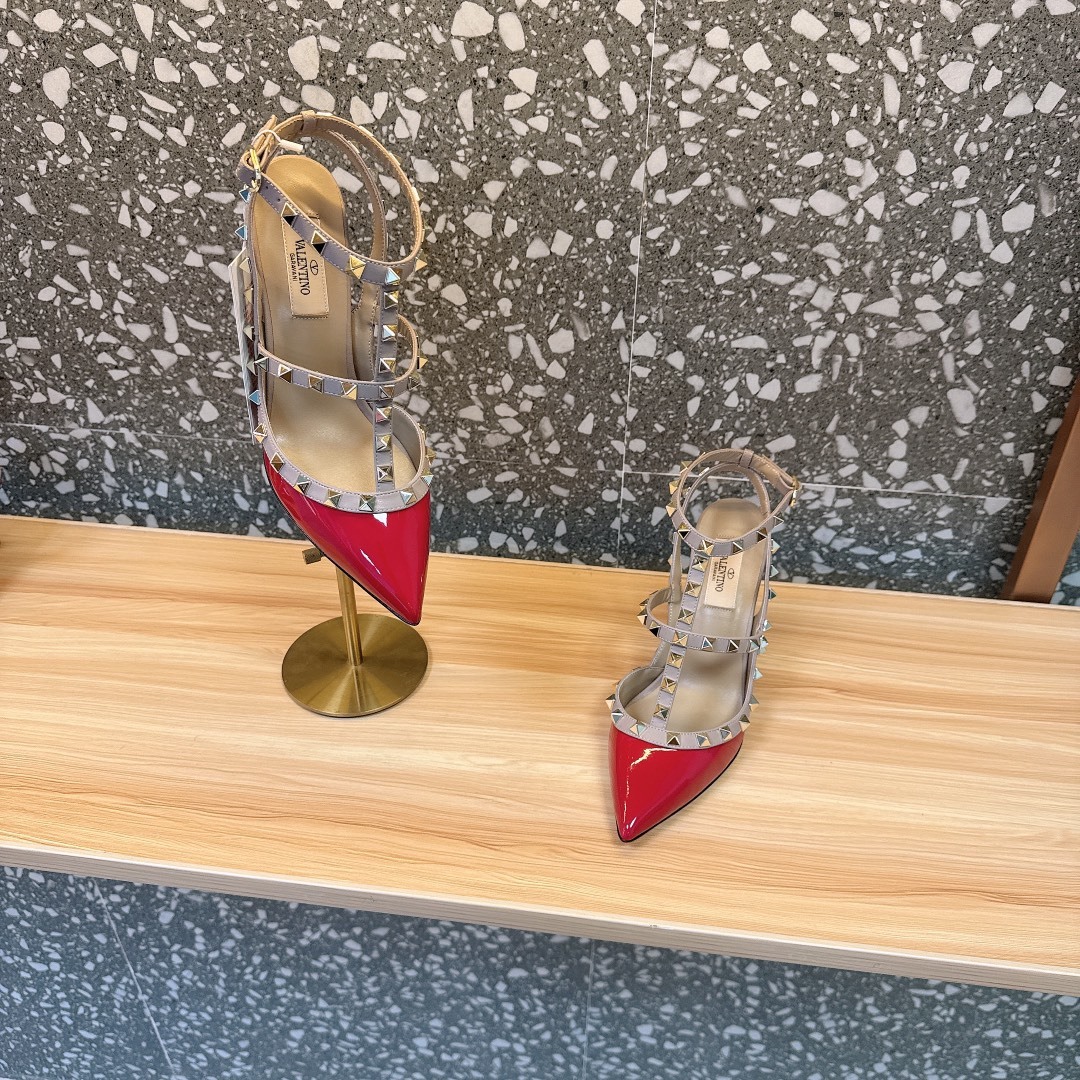 Valentino Shoes Riveted patent leather pointed series high heels