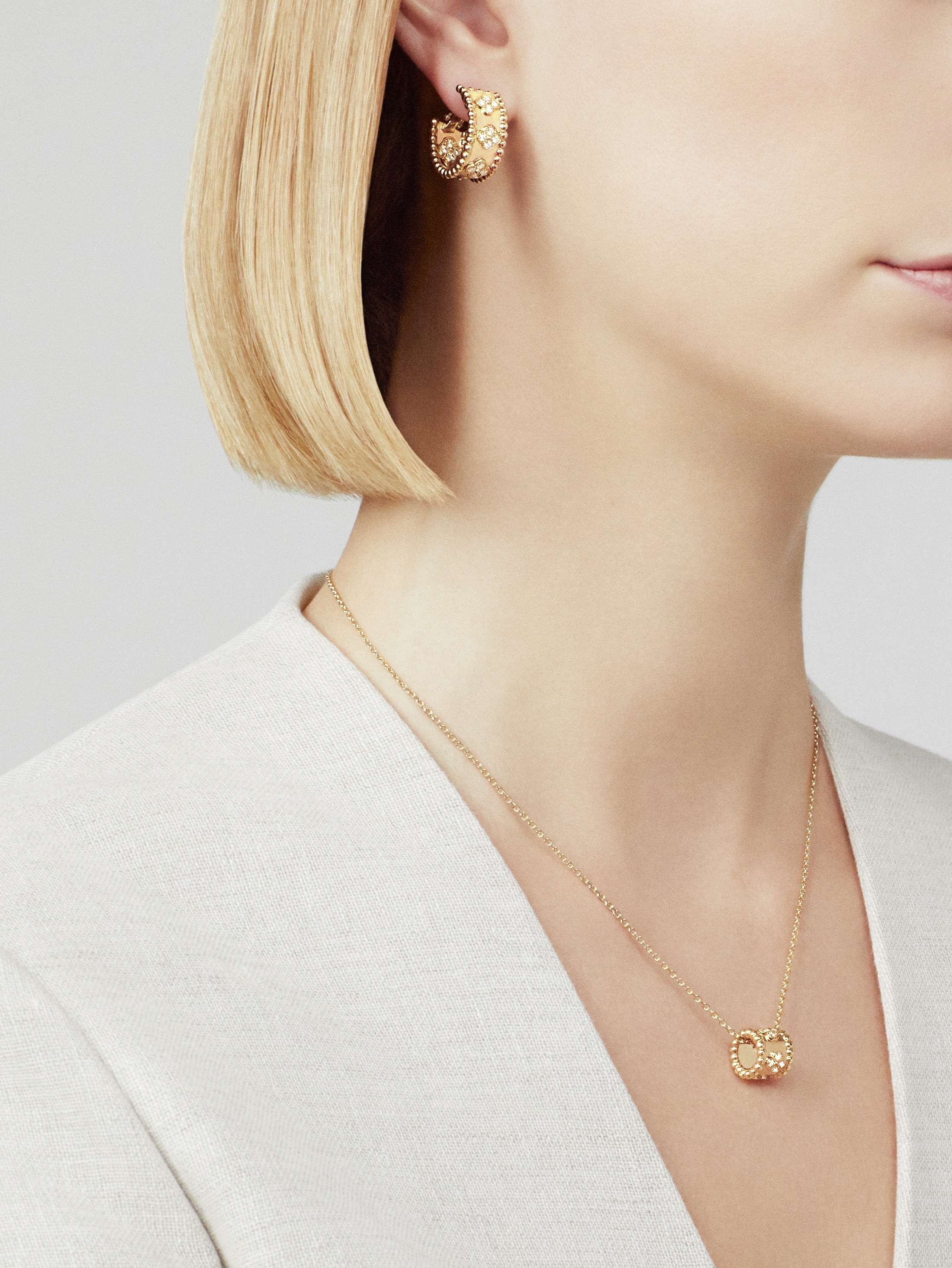 Van Cleef & Arpels Kaleidoscope Necklace, Perl茅e clovers pendant