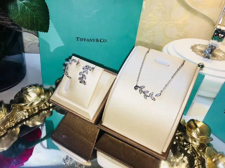 Price Online Tiffany Paloma Picasso Necklace Earrings Olive Leaf Diamonds Pendant Jewelry UK Sale Online 34941041
