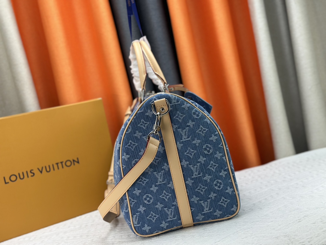 Louis Vuitton Keepall Bandouli猫re travel bag
