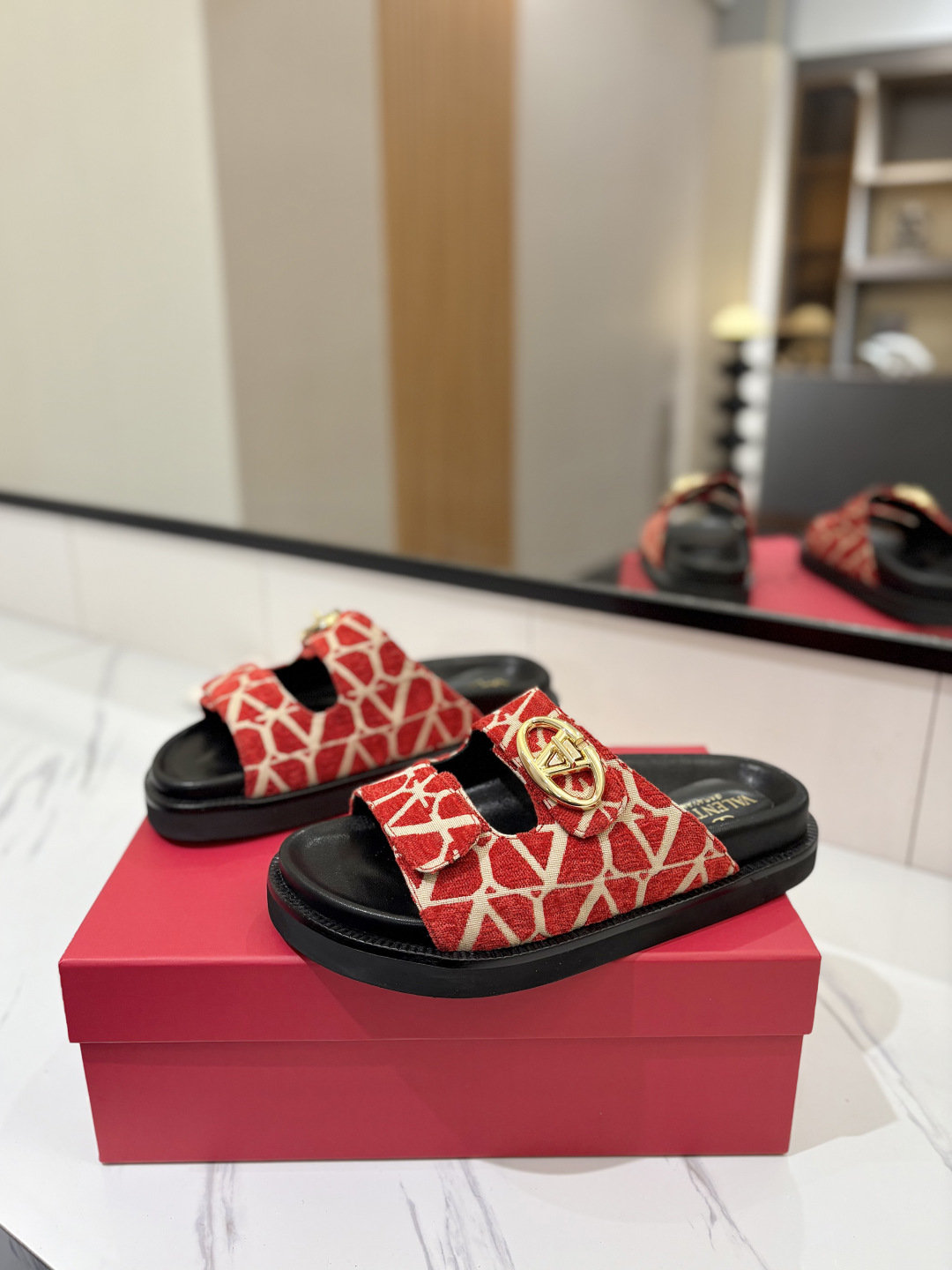Valentino Shoes Ladies' Favorite Slipper 2025 New beach women's slippers