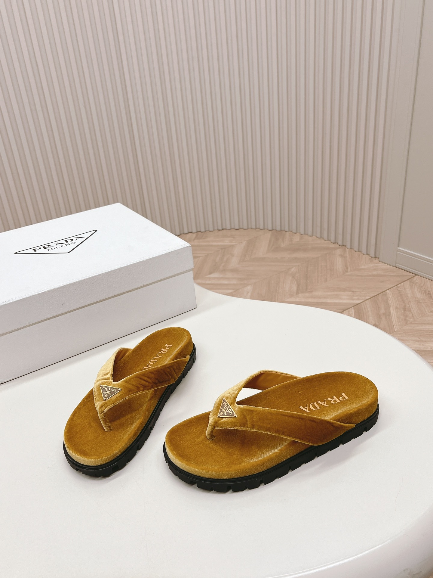 Prada Shoes Ladies' flip flops with clipped feet